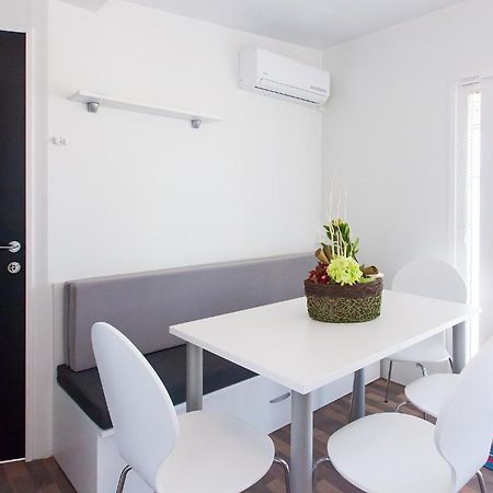 Superior Mobile Homes in Camping Kastanija Novigrad  Bagian luar foto