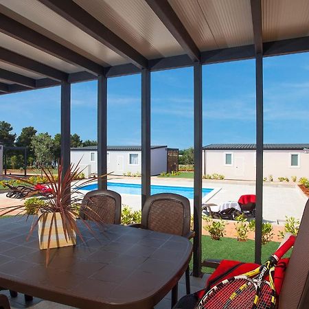 Superior Mobile Homes in Camping Kastanija Novigrad  Bagian luar foto