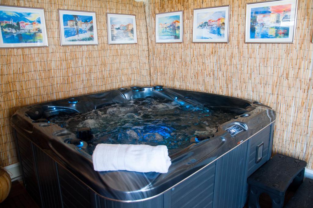 Superior Mobile Homes in Camping Kastanija Novigrad  Bagian luar foto