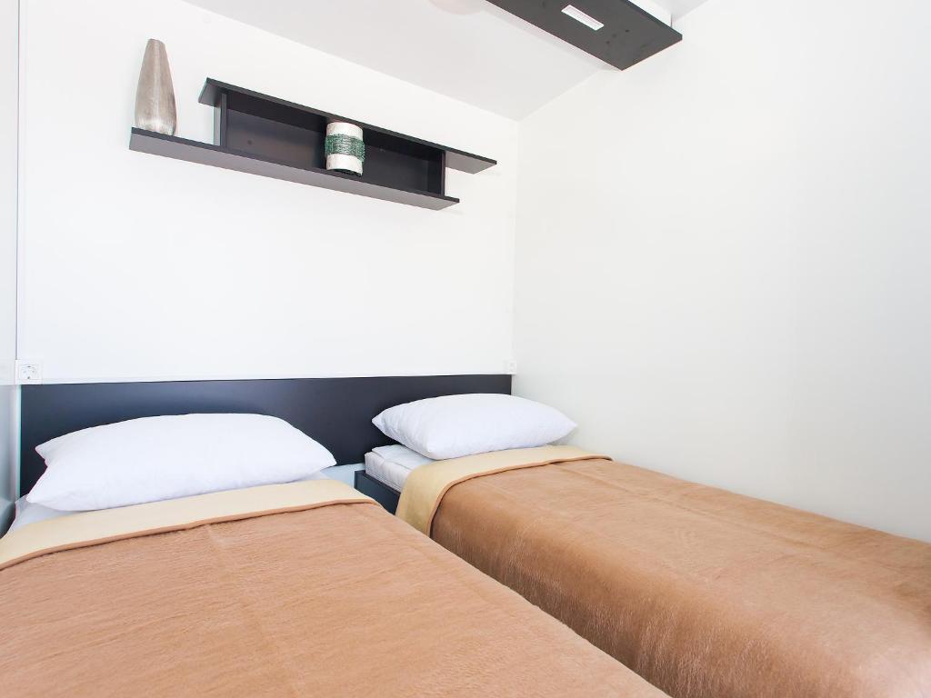 Superior Mobile Homes in Camping Kastanija Novigrad  Ruang foto