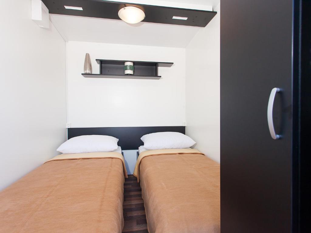Superior Mobile Homes in Camping Kastanija Novigrad  Ruang foto