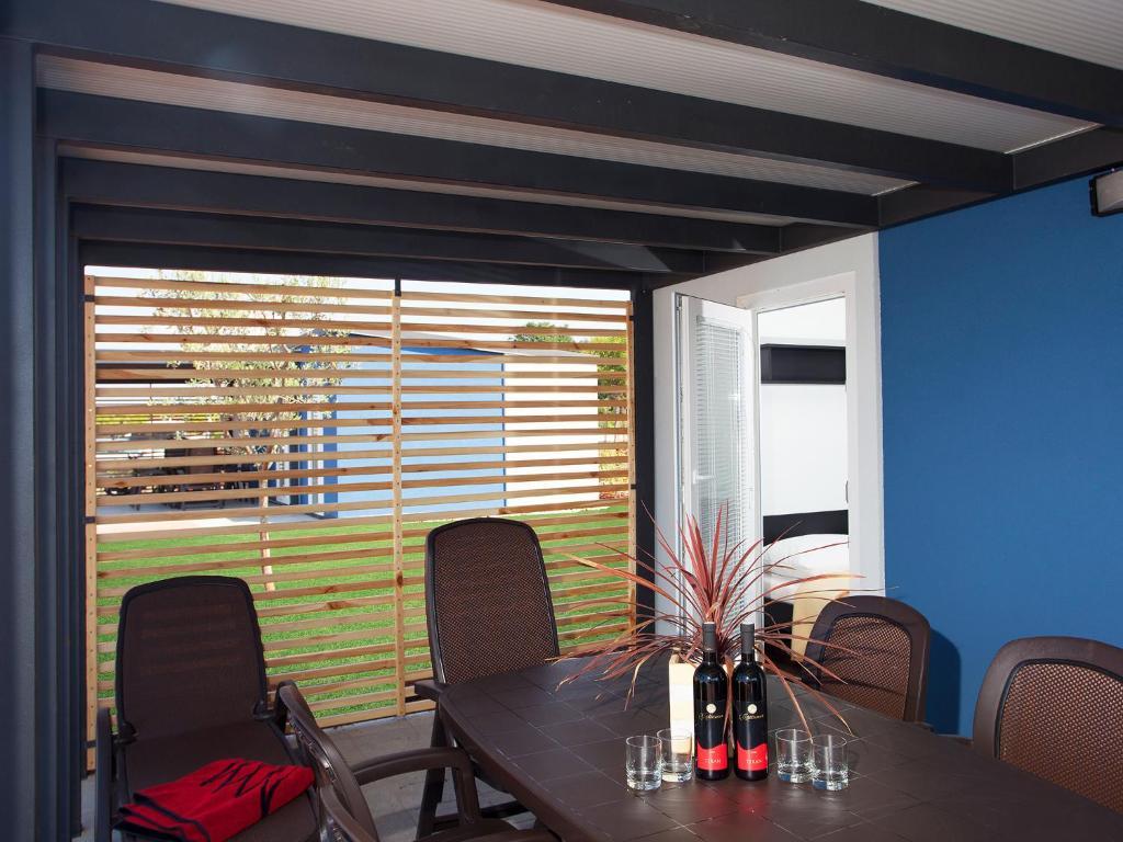 Superior Mobile Homes in Camping Kastanija Novigrad  Bagian luar foto