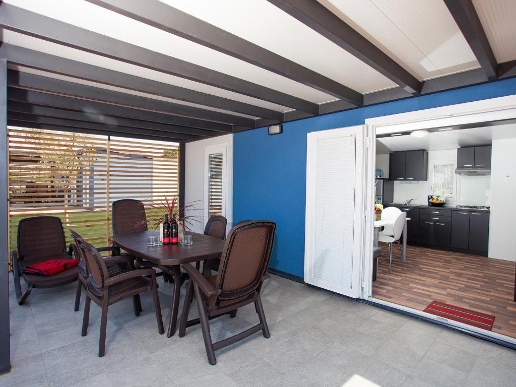Superior Mobile Homes in Camping Kastanija Novigrad  Bagian luar foto