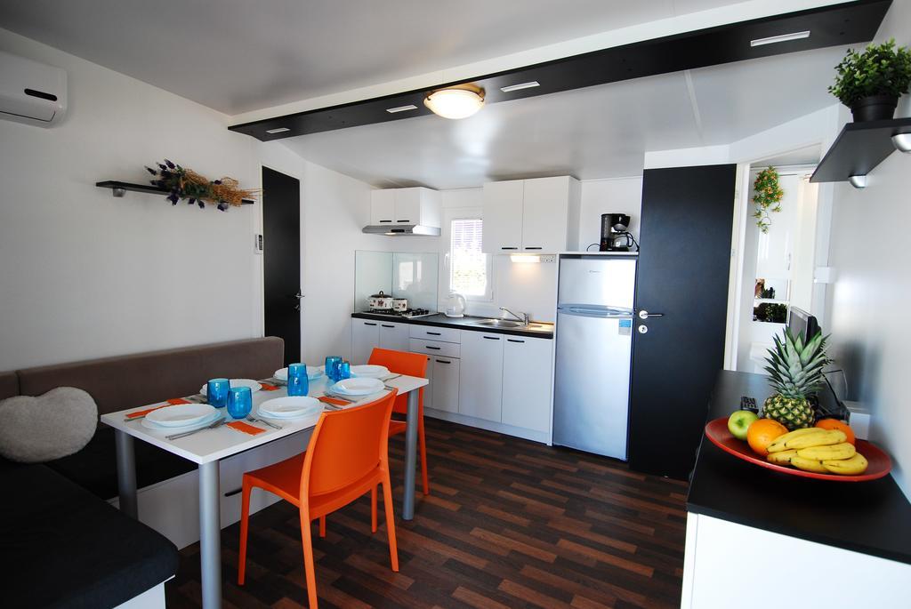Superior Mobile Homes in Camping Kastanija Novigrad  Bagian luar foto