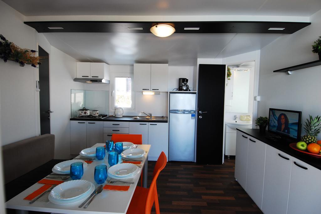 Superior Mobile Homes in Camping Kastanija Novigrad  Bagian luar foto