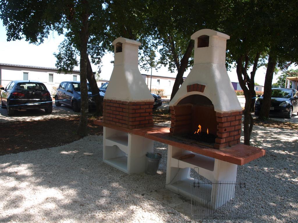 Superior Mobile Homes in Camping Kastanija Novigrad  Bagian luar foto