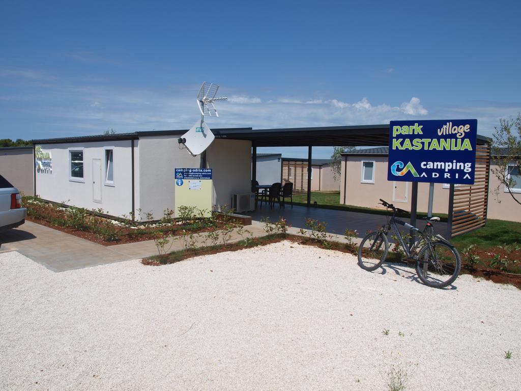 Superior Mobile Homes in Camping Kastanija Novigrad  Bagian luar foto