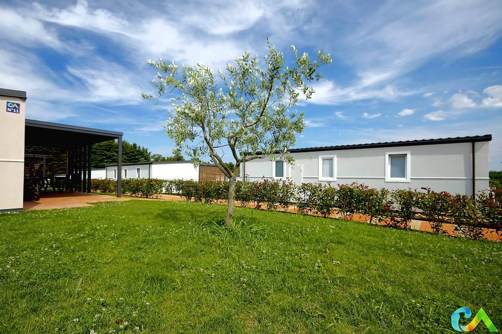 Superior Mobile Homes in Camping Kastanija Novigrad  Bagian luar foto