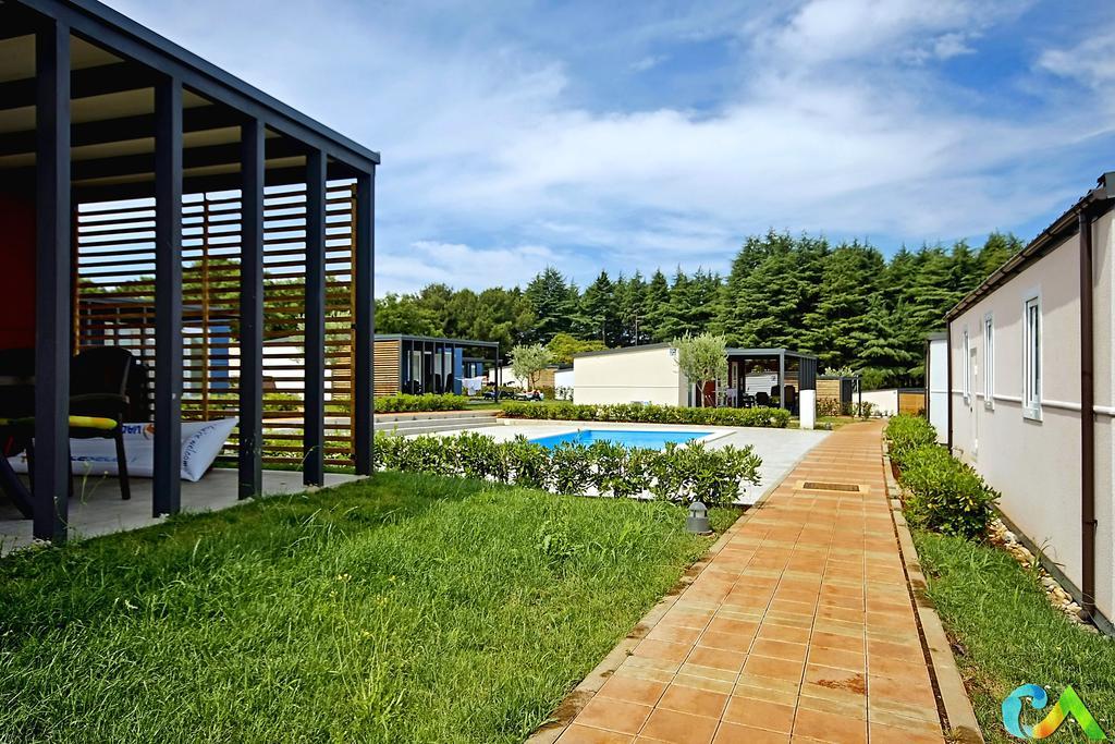 Superior Mobile Homes in Camping Kastanija Novigrad  Bagian luar foto