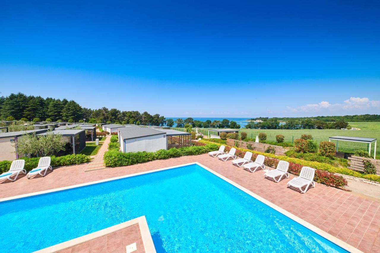 Superior Mobile Homes in Camping Kastanija Novigrad  Bagian luar foto